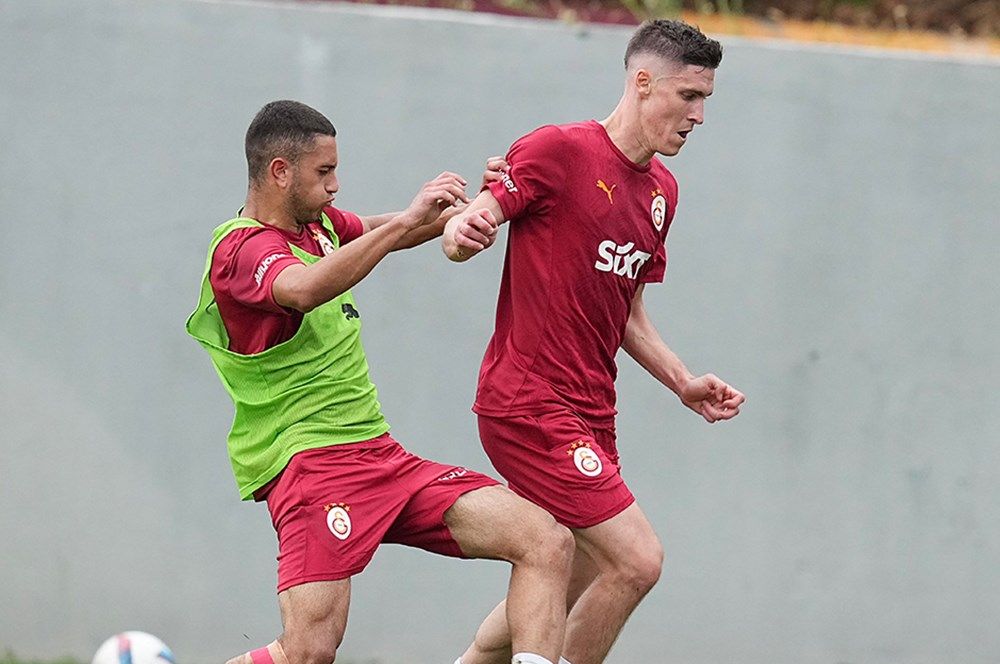 Okan Buruk'tan Fenerbahçe derbisi öncesi ilk 11'de çok sürpriz karar! Galatasaraylılar şaşkın: Dries Mertens için karar verildi! 10 numarada o isim oynayacak 5