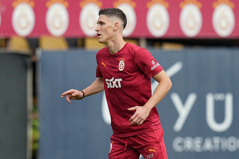 Okan Buruk'tan Fenerbahçe derbisi öncesi ilk 11'de çok sürpriz karar! Galatasaraylılar şaşkın: Dries Mertens için karar verildi! 10 numarada o isim oynayacak 4