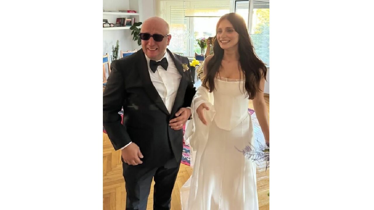Aşklarını evlilikte taçlandırdılar! Uzun süredir birlikte olan Meriç Aral ve Serkan Keskin'in düğününe ünlü yağdı... 3