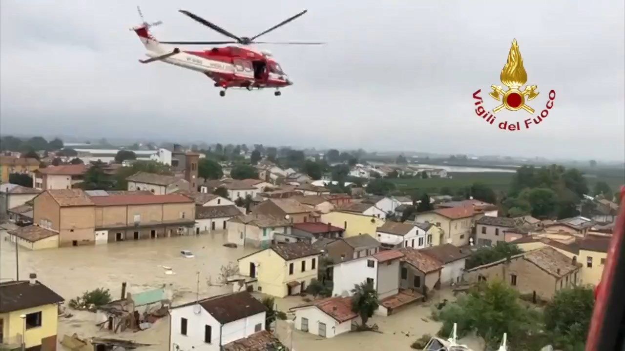 Boris Fırtınası İtalya'da büyük yıkıma neden oldu, bin kişi evlerinden tahliye edildi 3