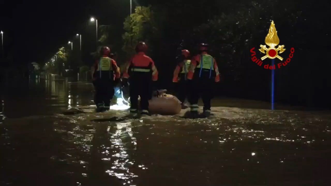 Boris Fırtınası İtalya'da büyük yıkıma neden oldu, bin kişi evlerinden tahliye edildi 4
