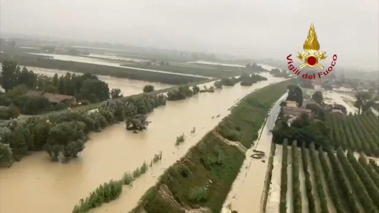 Boris Fırtınası İtalya'da büyük yıkıma neden oldu, bin kişi evlerinden tahliye edildi 6