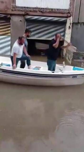 Venedik değil Adana! Sokakları sel götürdü! İşte vatandaşın çilesi! 5