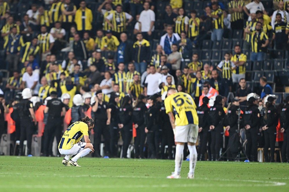 Galatasaray tüm dengeleri değiştirdi! Süper Lig'de bu sezonun şampiyonu Cimbom oldu: İşte şampiyonluk ve küme düşme ihtimalleri 10