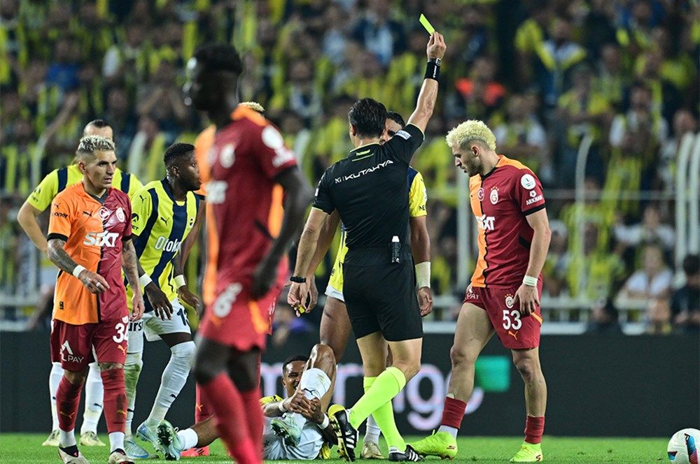 Yayıncı kuruluşun hakem yorumcularından geceye damga vuran yorum: "Fenerbahçe'nin kazandığı penaltı fiyasko! Penaltıyla alakası yok! Galatasaray'da Davinson Sanchez kırmızı kart görmeliydi" 5