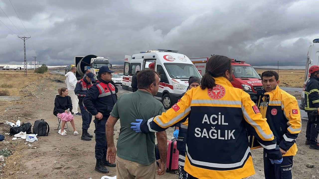 Nevşehir'de turistleri taşıyan minibüs takla attı! 18 yaralı var... 5