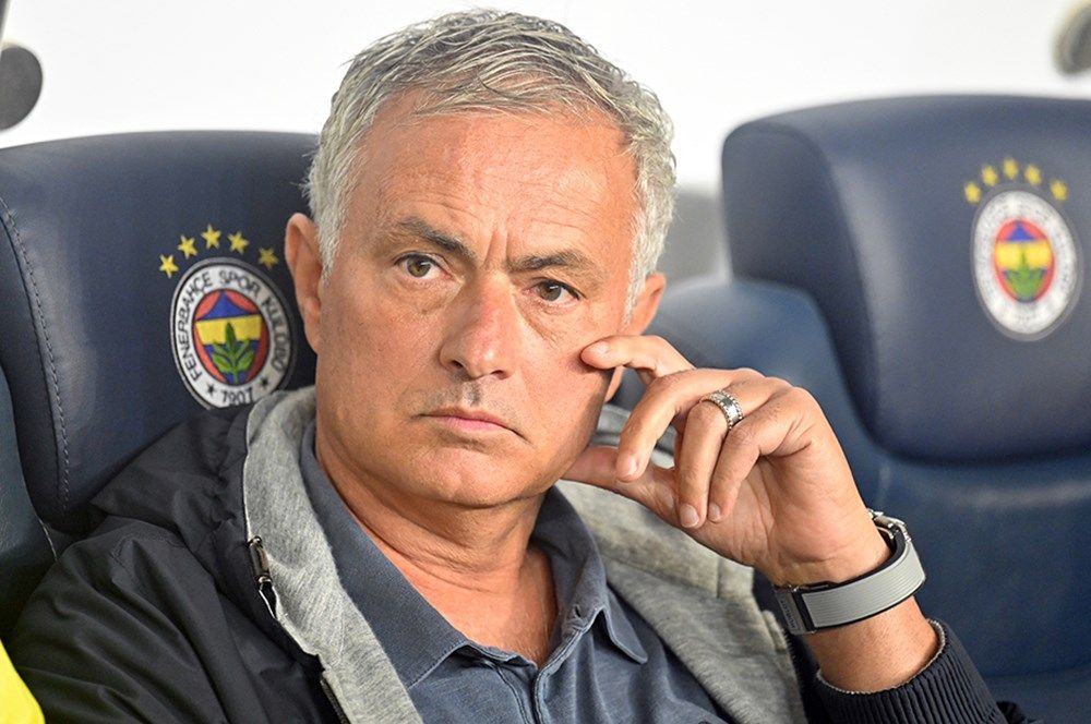 Derbi dünya basınında manşetleri süsledi: "Galatasaray Jose Mourinho ile alay ederek galibiyeti kutladı! Dev maçın kazananı Okan Buruk! Ağlayan Biri..." 5