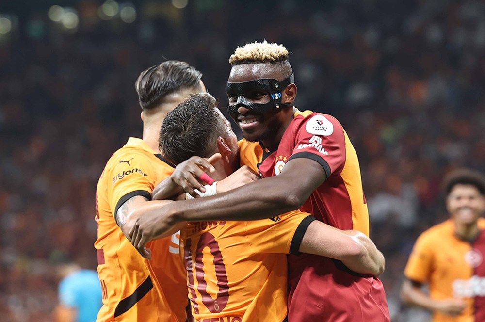 Derbi dünya basınında manşetleri süsledi: "Galatasaray Jose Mourinho ile alay ederek galibiyeti kutladı! Dev maçın kazananı Okan Buruk! Ağlayan Biri..." 8
