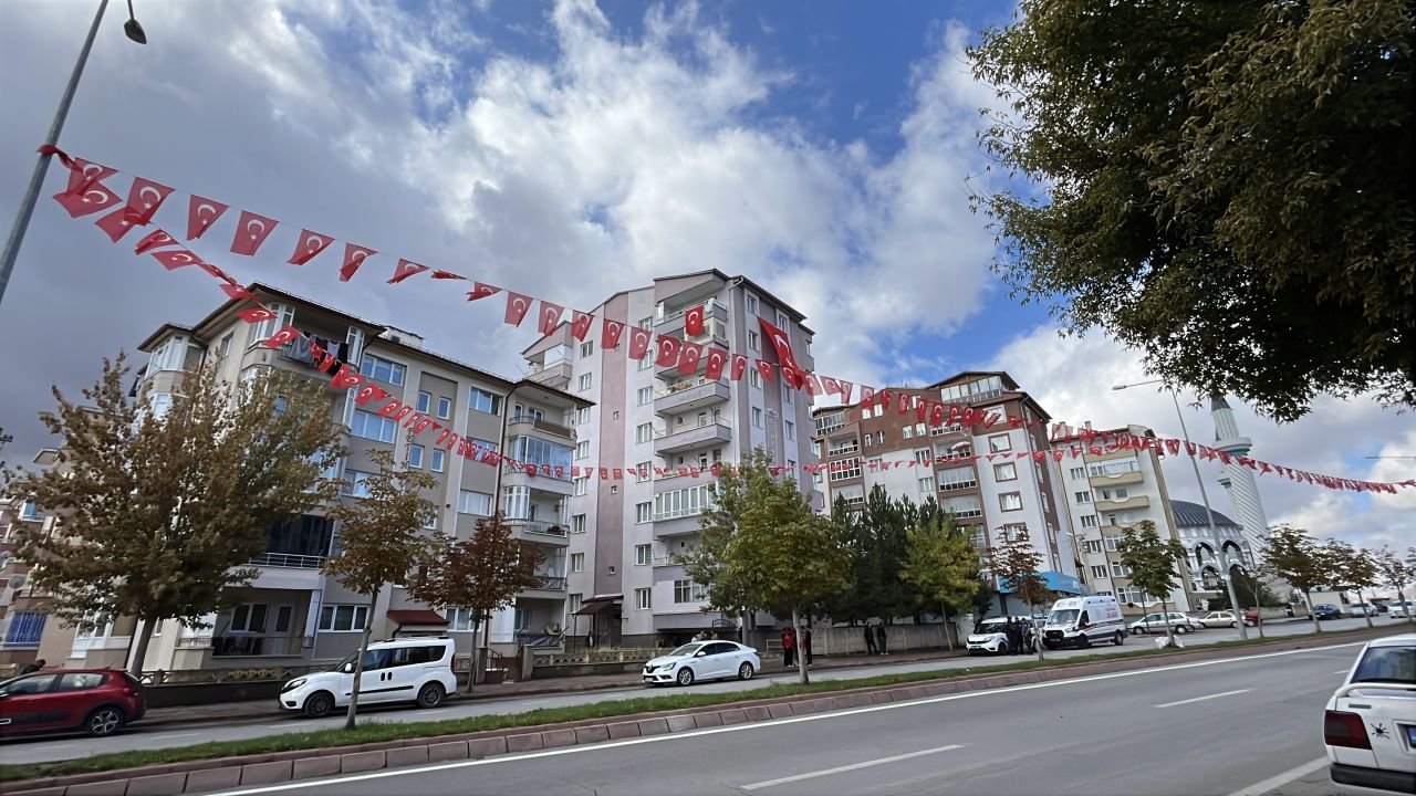 Şehit Polis Şeyda Yılmaz'ın ertesi sabah 5 günlük izne çıkıp ailesinin yanına gideceği ortaya çıktı 4