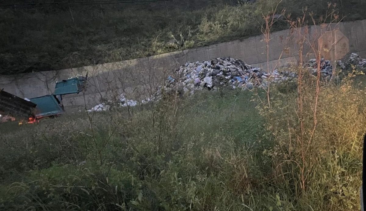 Ortahisar Belediyesi 150 ton çöpü yol kenarına döktü! Bakanlık müdahale etti: 2 milyon 598 bin TL ceza! 2