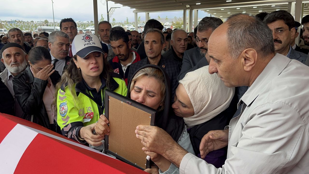 Şehit Polis Şeyda Yılmaz memleketi Sivas'ta toprağa verildi: İzin aldık gelecektik, vatan sağ olsun 10