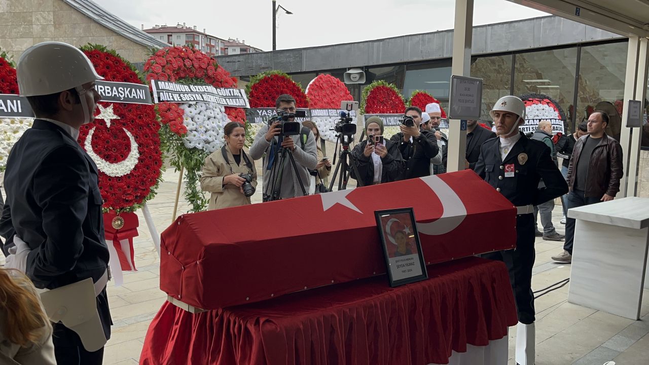 Şehit Polis Şeyda Yılmaz memleketi Sivas'ta toprağa verildi: İzin aldık gelecektik, vatan sağ olsun 7