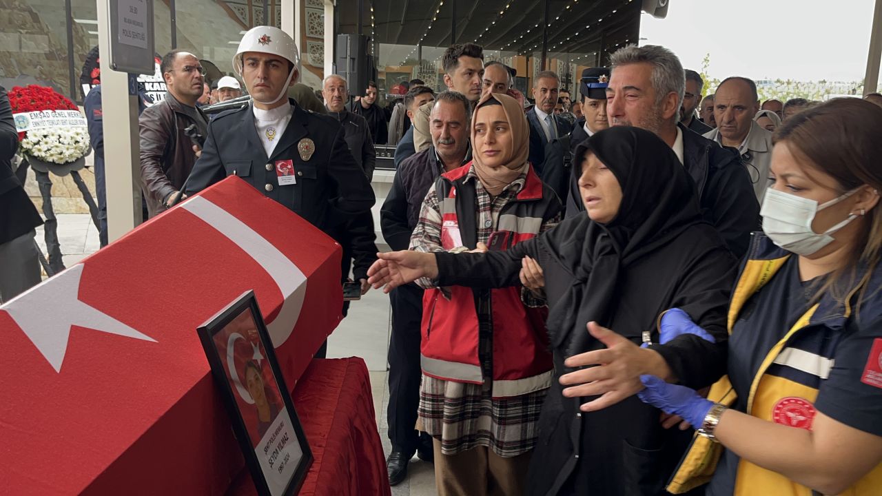 Şehit Polis Şeyda Yılmaz memleketi Sivas'ta toprağa verildi: İzin aldık gelecektik, vatan sağ olsun 9