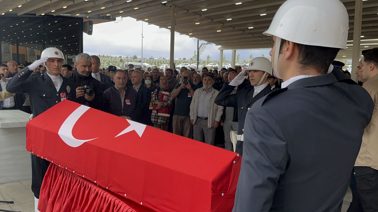 Şehit Polis Şeyda Yılmaz memleketi Sivas'ta toprağa verildi: İzin aldık gelecektik, vatan sağ olsun 8