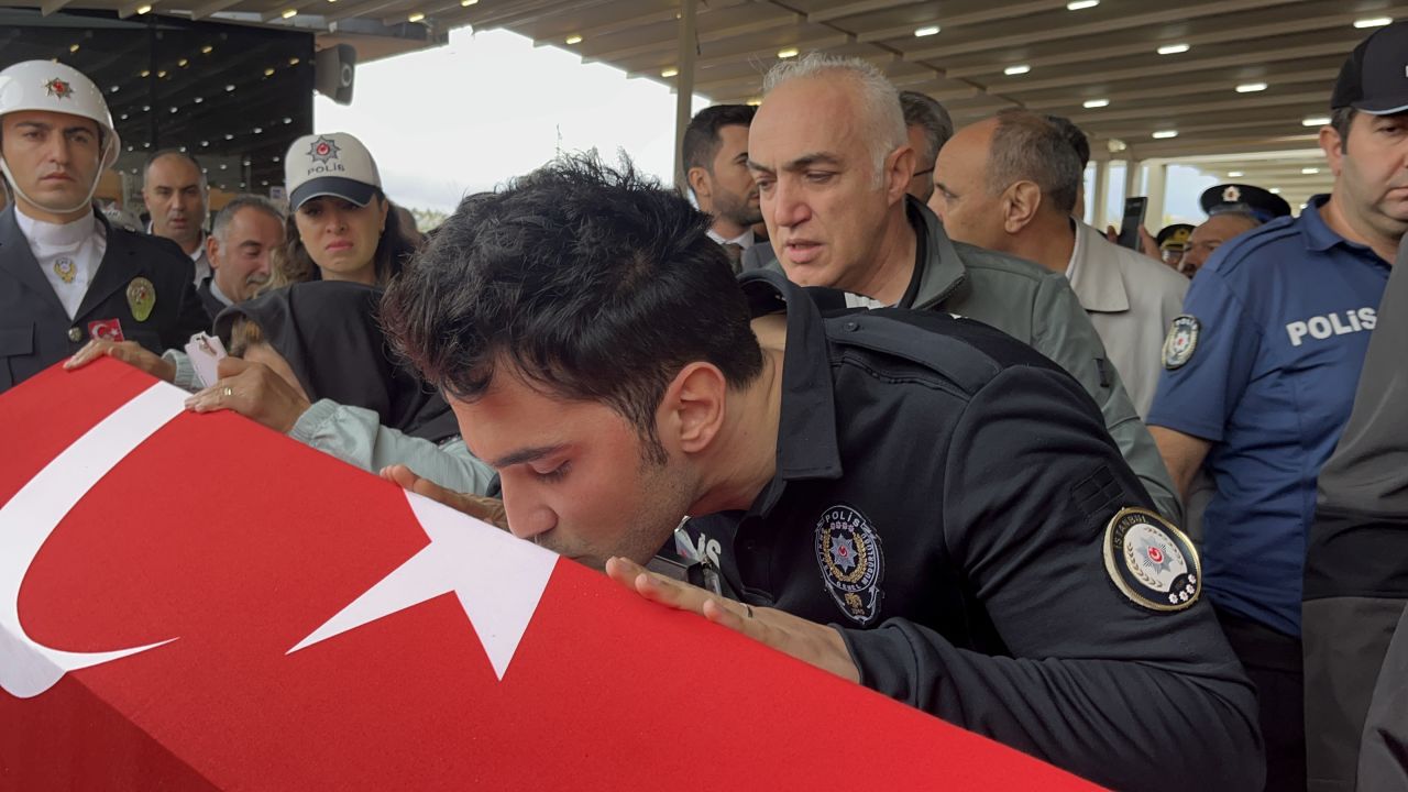 Semih Yılmaz'dan Şehit Polis Şeyda Yılmaz için ağlatan paylaşım: Seni ömrümün sonuna kadar sevmeye devam edeceğim... 6