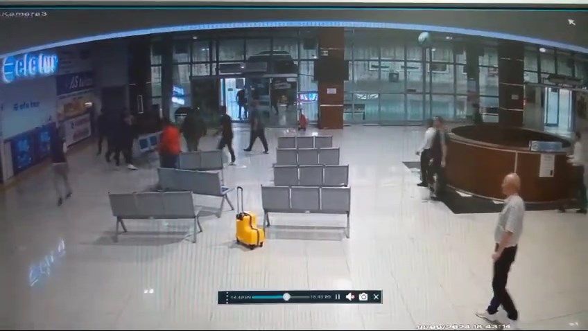 İYİ Partili belediye başkanı ve oğlu terminalde husumetlileriyle kavga etti; o anlar kamerada 4