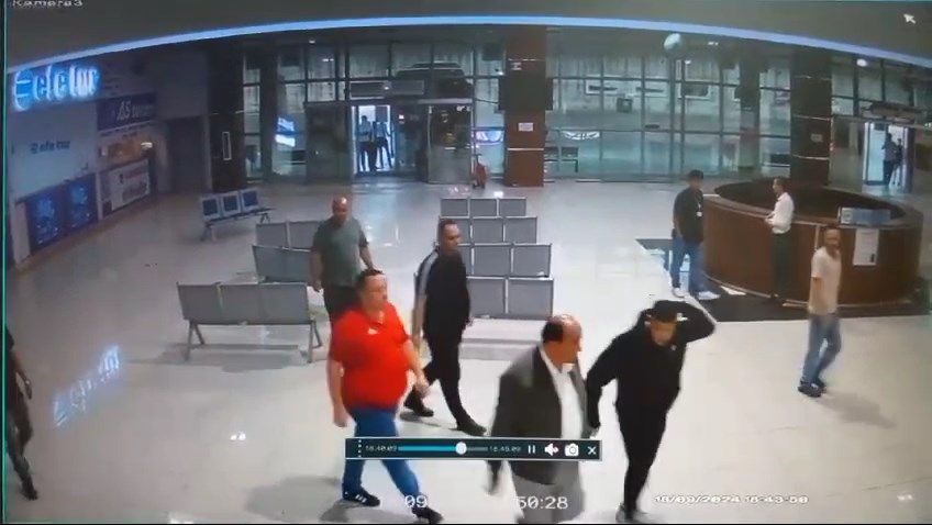 İYİ Partili belediye başkanı ve oğlu terminalde husumetlileriyle kavga etti; o anlar kamerada 7