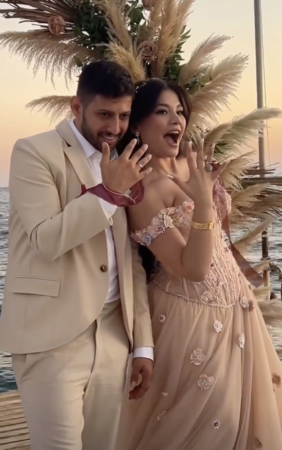 Konserinde evlenme teklifi etmişti! Burak Bulut Eda Sakız ile nişanlandı 4