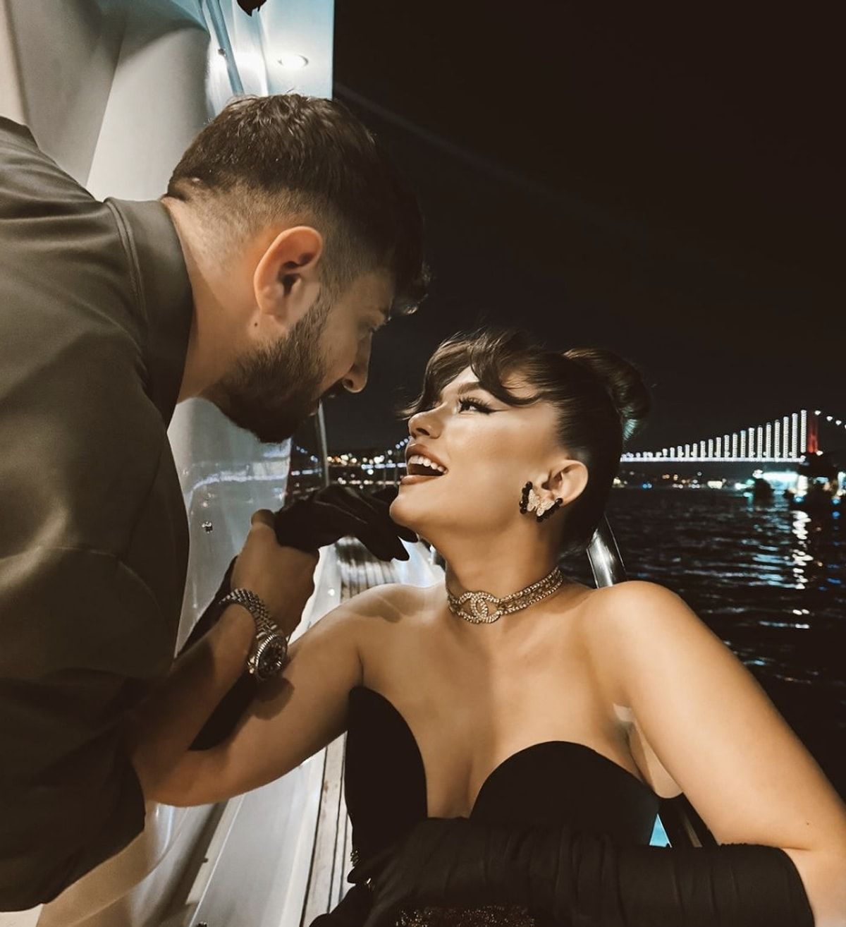 Konserinde evlenme teklifi etmişti! Burak Bulut Eda Sakız ile nişanlandı 2
