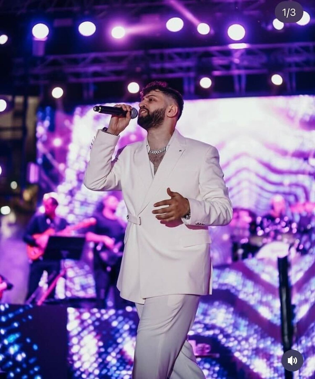 Konserinde evlenme teklifi etmişti! Burak Bulut Eda Sakız ile nişanlandı 1