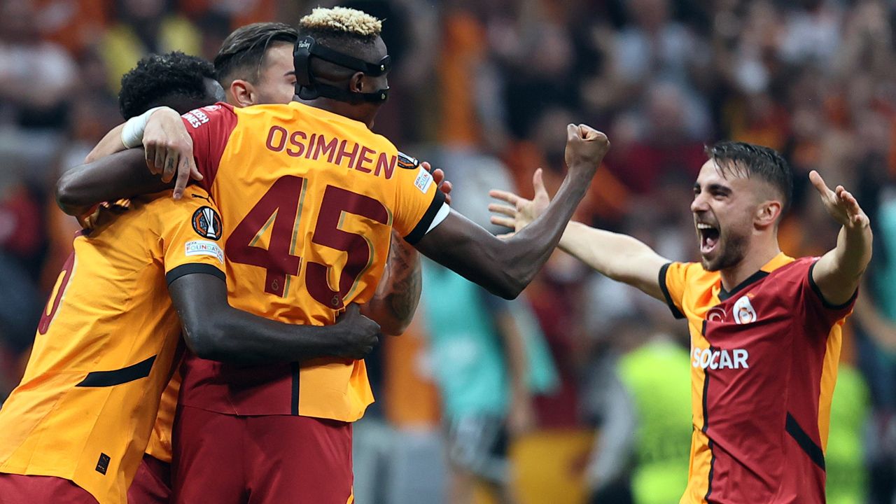 Galatasaray'ın muhteşem PAOK galibiyeti Yunan basınında manşetleri süsledi: "Sağır edici bir atmosferde yıldızlar topluluğunu yenmeye gücümüz yetmedi!" 10