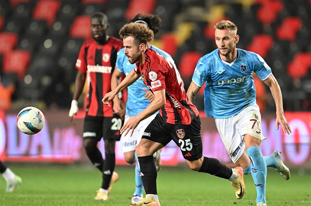 Derbinin sonucu Süper Lig'de tüm dengeleri değiştirdi! Şampiyonluğun favorisi resmen açıklandı: Galatasaray lige damga vuruyor 14