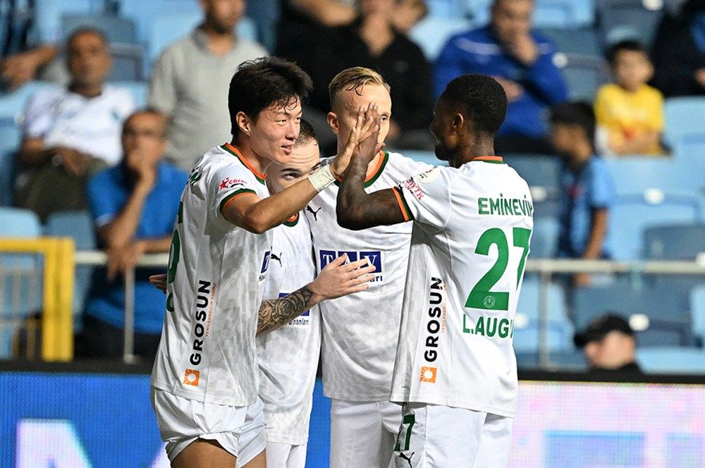 Derbinin sonucu Süper Lig'de tüm dengeleri değiştirdi! Şampiyonluğun favorisi resmen açıklandı: Galatasaray lige damga vuruyor 15