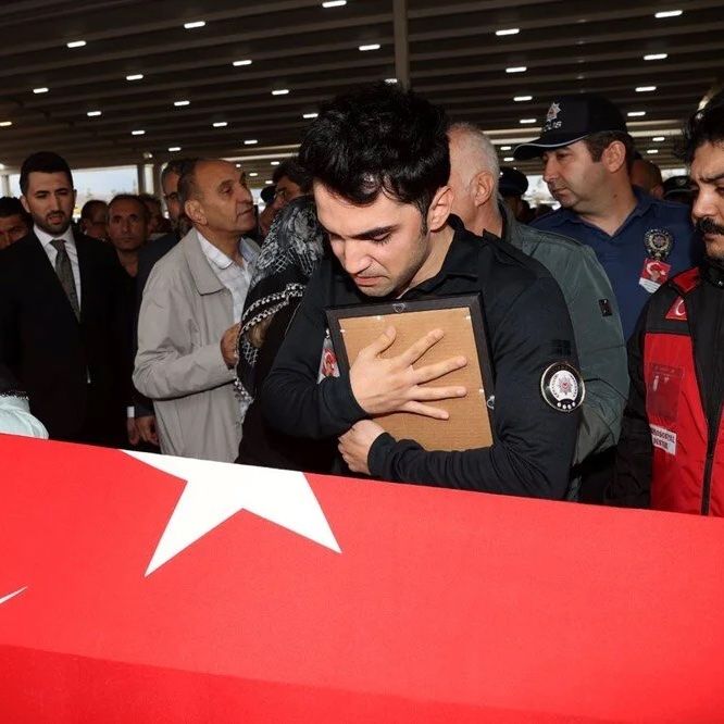 Şehit polis memuru Şeyda Yılmaz'ın eşi Semih Yılmaz'dan yürek yakan 'telsiz' açıklaması: Başımdan aşağı kaynar sular döküldü! 6