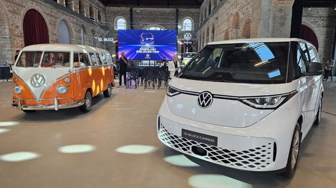 Ekim ayında yollarda! Volkswagen'in elektrikli ticari aracı ID.Buzz Türkiye'de! İşte satış fiyatları 1