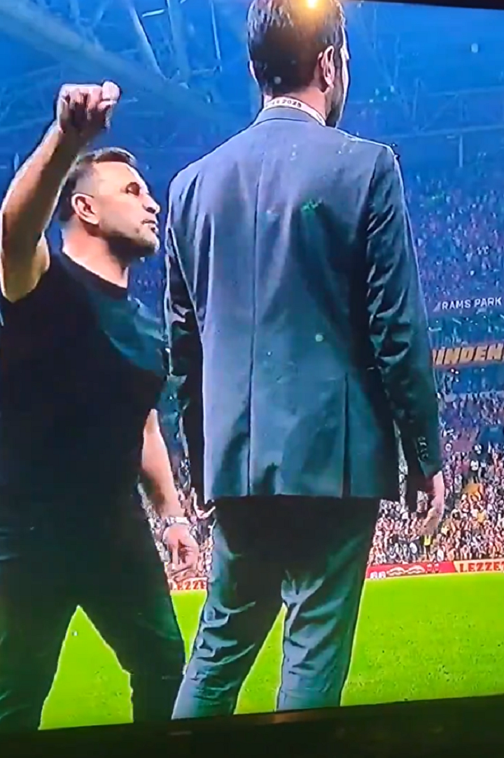 Okan Buruk, penaltı sonrası hakeme tehditler savurdu: Buna penaltı veren hakem bir daha burada maç yönetemez! 7