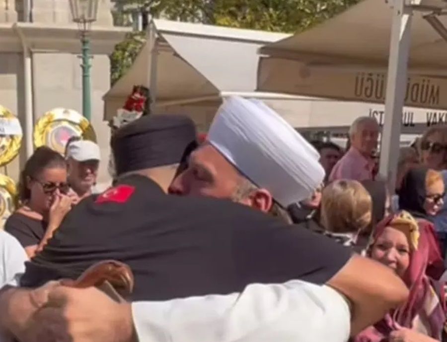 Ahu Tuğba'nın cenazesinde Yaşar Alptekin'le kucaklaşması gündem olmuştu! Meriç Erkan, Anjelik Calvin'den helallik istedi 3