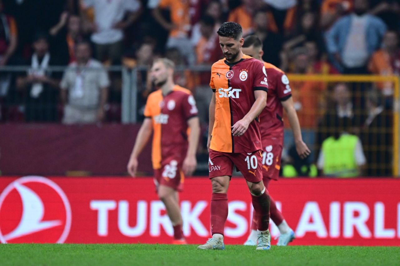 Maç sonrası şok sözler sosyal medyada olay yarattı: “Okan Buruk’un kadro şımarıklığı ve fantezisi Galatasaray’ı yaktı! Aman herkes oynasın, herkesin gönlü olsun kafasından acilen çık Okan Hoca!” 7