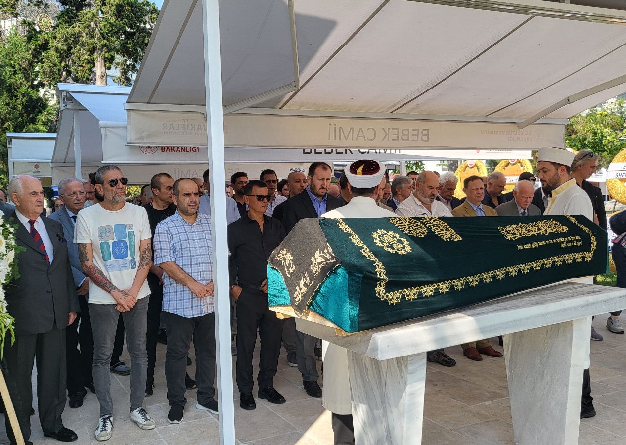 Sultan Vahdettin'in torunu Fazile "Hanımsultan" son yolculuğuna uğurlandı 3