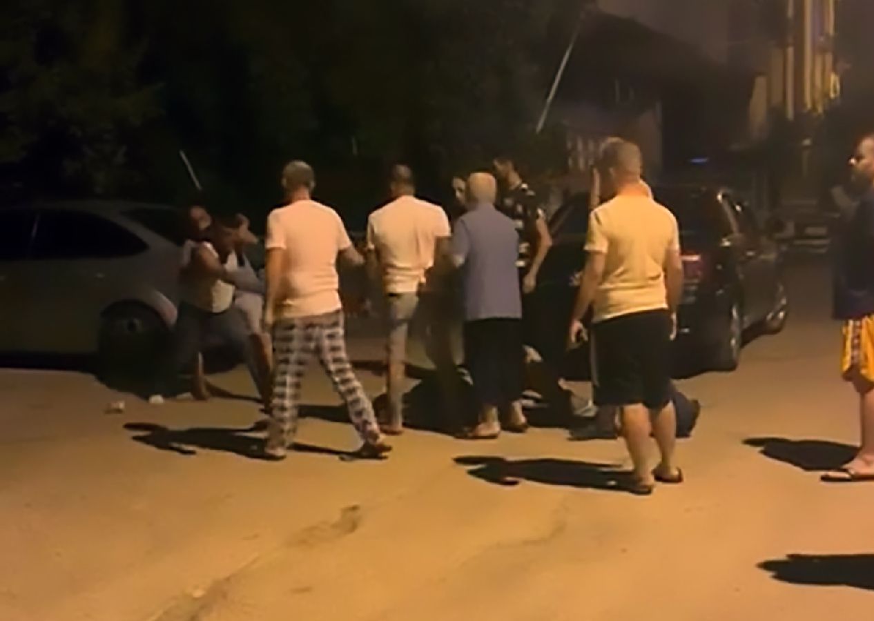 Adana'da 8 yaşındaki çocuğa cinsel istismar: Mahalleli sapığın evine yazılar yazdı 5