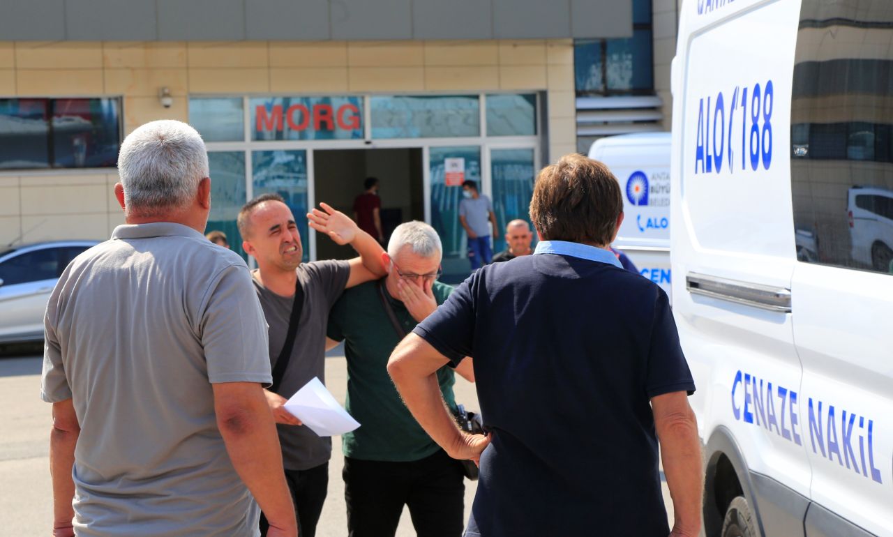 Plajda oynarken kumların altında kalan 8 yaşındaki Ezgi nefes borusu tıkandığı için can verdi 7