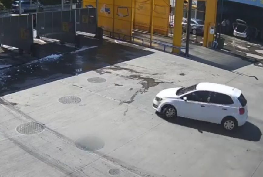 Akaryakıt istasyonunda tehlikeli drift! O anlar kamerada! 2
