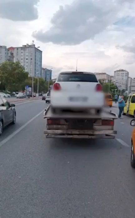 Akaryakıt istasyonunda tehlikeli drift! O anlar kamerada! 4