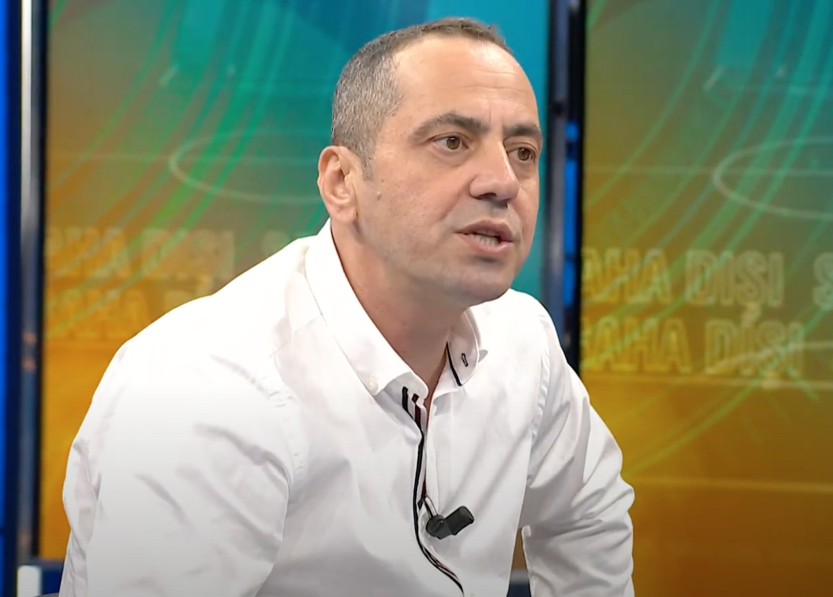 Canlı yayında taraftarları kahreden haberi verdi: "Galatasaray'ın rızası olmasa da Victor Osimhen devre arasında istediği takıma imza atabilir! Kulübe 6.5 milyon euro getirmesi yeterli, sözleşmesinde bu madde var&q 2