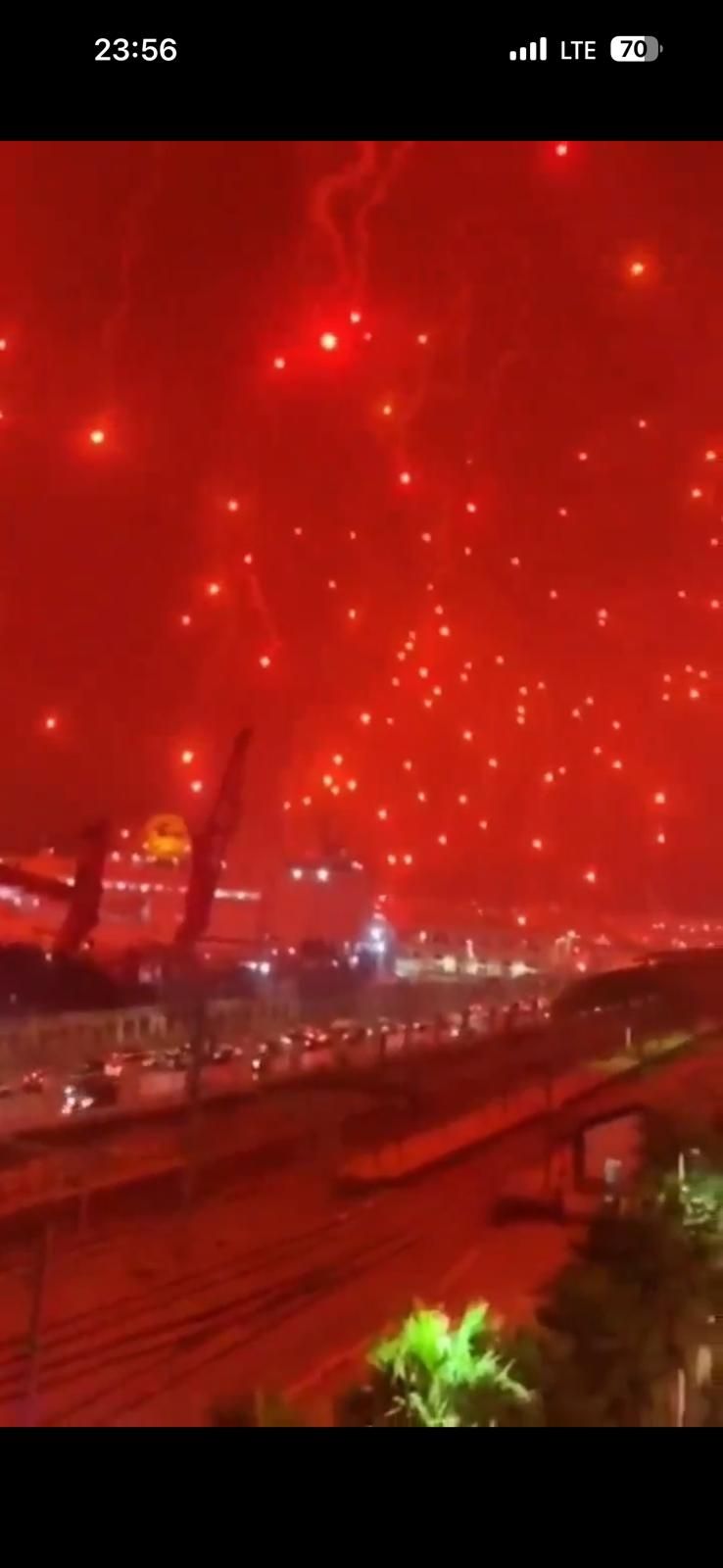 İran böyle saldırdı: İsrailliler dehşet içinde çığlık çığlığa kaçtı! Tüm dünya bu görüntülerle şoka girdi! 21