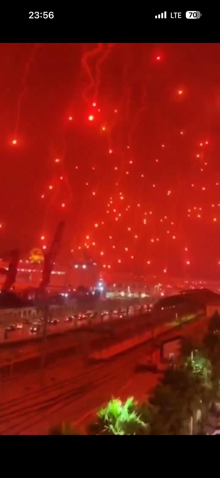 İran böyle saldırdı: İsrailliler dehşet içinde çığlık çığlığa kaçtı! Tüm dünya bu görüntülerle şoka girdi! 22