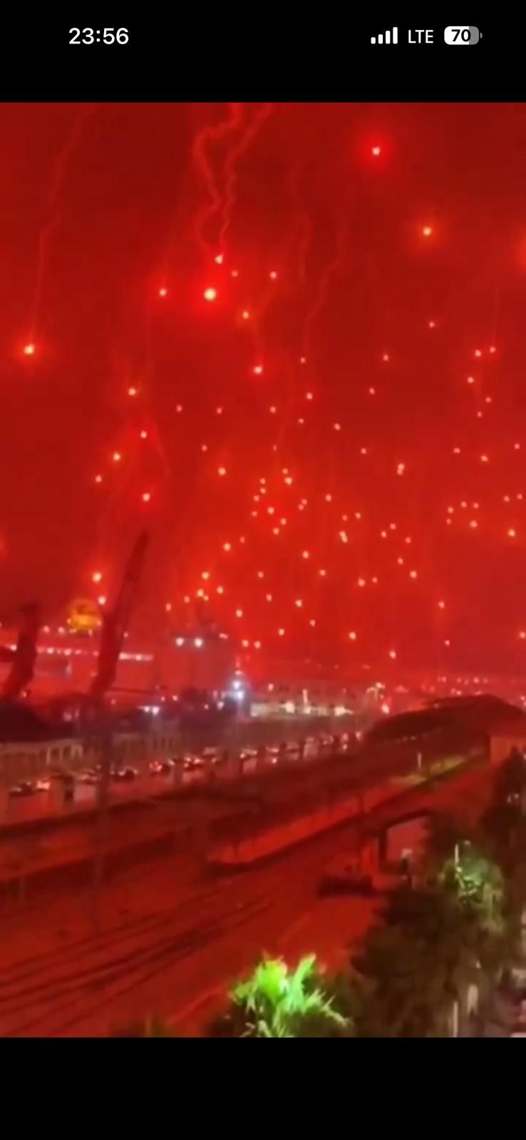 İran böyle saldırdı: İsrailliler dehşet içinde çığlık çığlığa kaçtı! Tüm dünya bu görüntülerle şoka girdi! 26