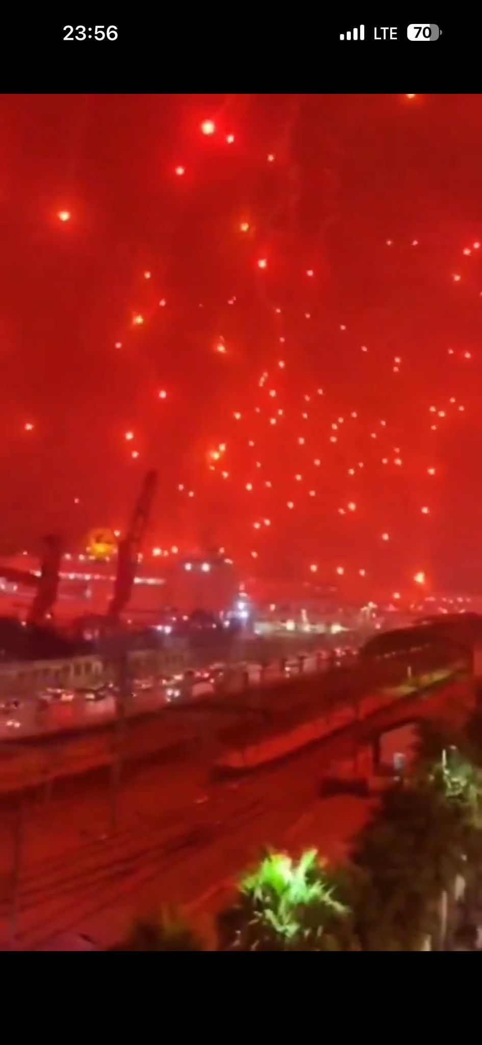 İran böyle saldırdı: İsrailliler dehşet içinde çığlık çığlığa kaçtı! Tüm dünya bu görüntülerle şoka girdi! 19