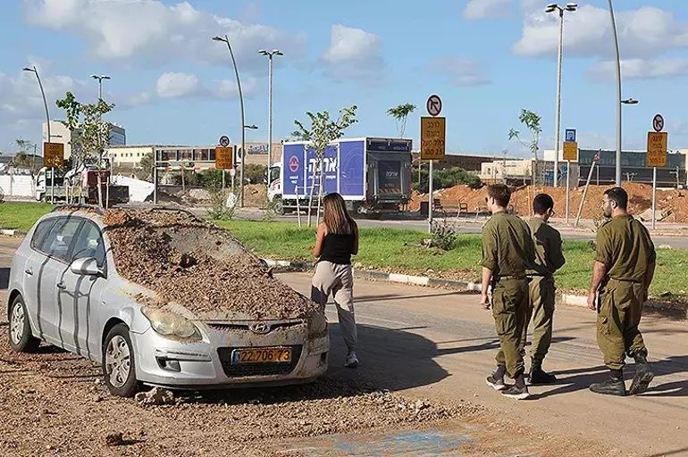 İran füzelerle vurdu, İsrail enkaza döndü! "Füze düşen alanlardan görüntü yayınlamak vatana ihanet" 5