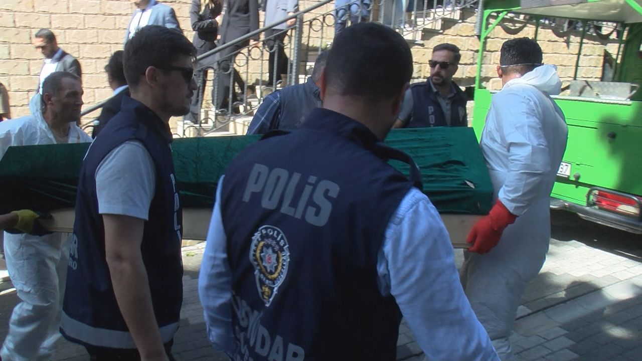 Fethi kabir sonrası Epözdemir'den açıklama: Kefen yok, kemikler sonradan bırakılmış olabilir! 8