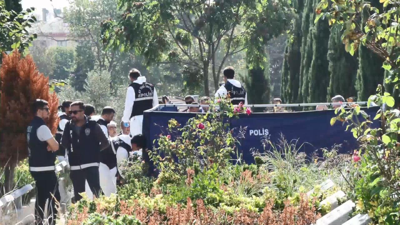 Fethi kabir sonrası Epözdemir'den açıklama: Kefen yok, kemikler sonradan bırakılmış olabilir! 3