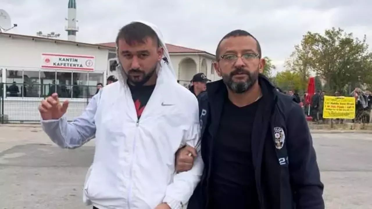Sinan Ateş'in ailesine mahkeme arasında saldıran şahıs tutuklandı! 1