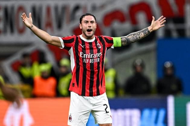 Galatasaray’a ocak ayında 13 milyon euroluk sağ bek geliyor! Hoca Elias Jelert’in üzerini çizdi, İtalyan devinin kaptanı transfer ediliyor: Taraftar rahat bir nefes alacak… 8