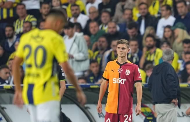 Galatasaray’a ocak ayında 13 milyon euroluk sağ bek geliyor! Hoca Elias Jelert’in üzerini çizdi, İtalyan devinin kaptanı transfer ediliyor: Taraftar rahat bir nefes alacak… 6