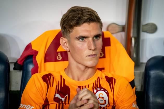 Galatasaray’a ocak ayında 13 milyon euroluk sağ bek geliyor! Hoca Elias Jelert’in üzerini çizdi, İtalyan devinin kaptanı transfer ediliyor: Taraftar rahat bir nefes alacak… 2