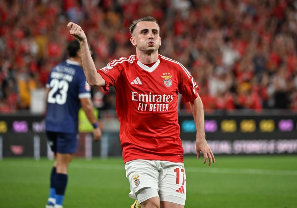 Galatasaray'ı yıkan haber İngiltere'den geldi! 12 milyon euroya satılan Milli yıldız için Manchester United 40 milyon euro ödemeye hazırlanıyor: Cimbom da 2.8 milyon euro alacak 4